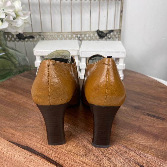 Nine West Tourtimeo Womens Booties size 8.5M Riding Tan Leather. - Picture 4 of 8